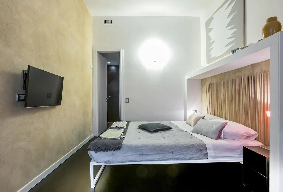 Brera Suite A Design Home In Mediolan Apartament