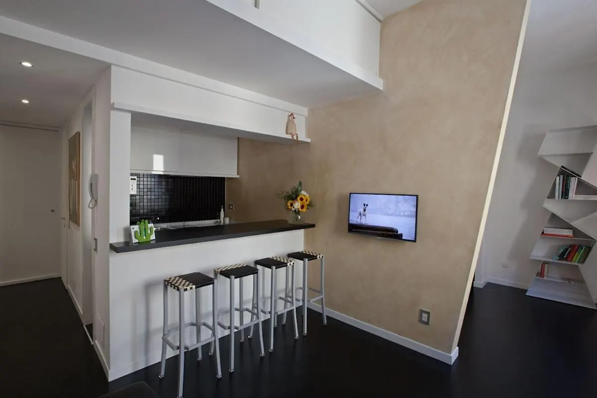 Brera Suite A Design Home In Mediolan Apartament